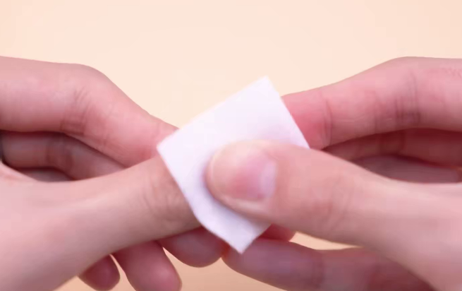 贴甲片需要清洗甲面吗