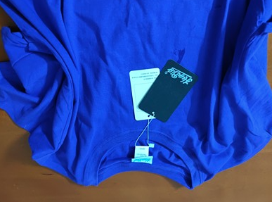 皮肤暗黄的人穿什么颜色显白