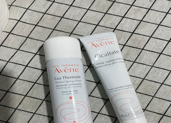 雅漾特护霜和修复霜的区别