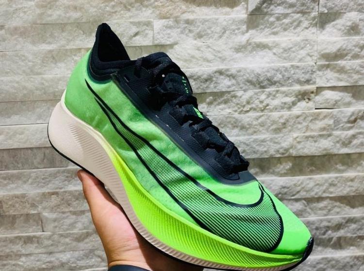 羽毛球鞋和跑步鞋的区别