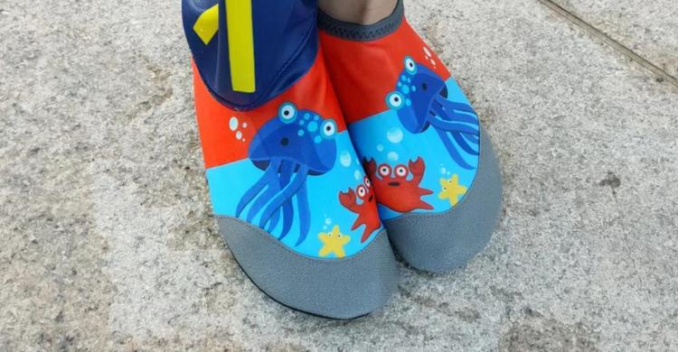 溯溪鞋需要穿袜子吗