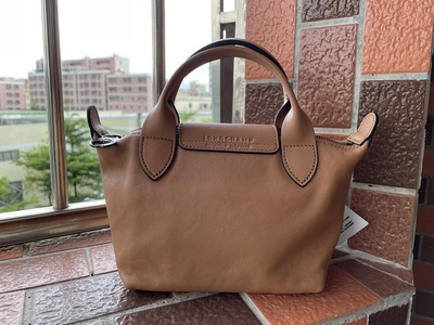 longchamp是什么牌子的包包