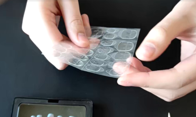 贴甲片需要清洗甲面吗