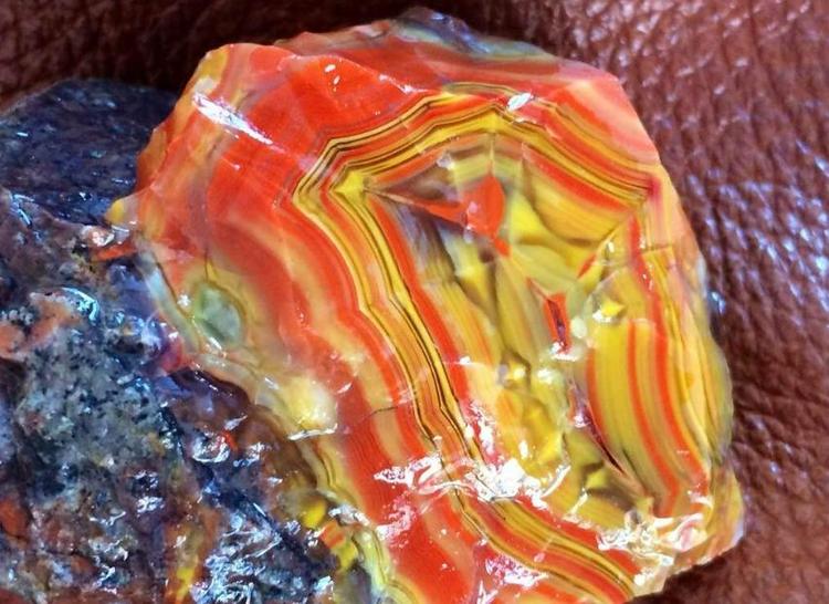 玛瑙和玉哪个养人