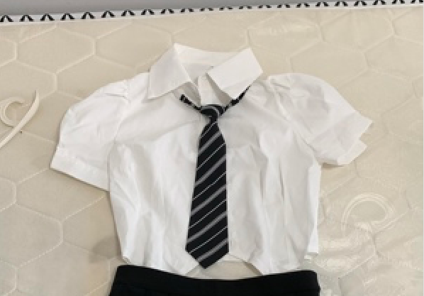 短袖打领带是不是很奇怪