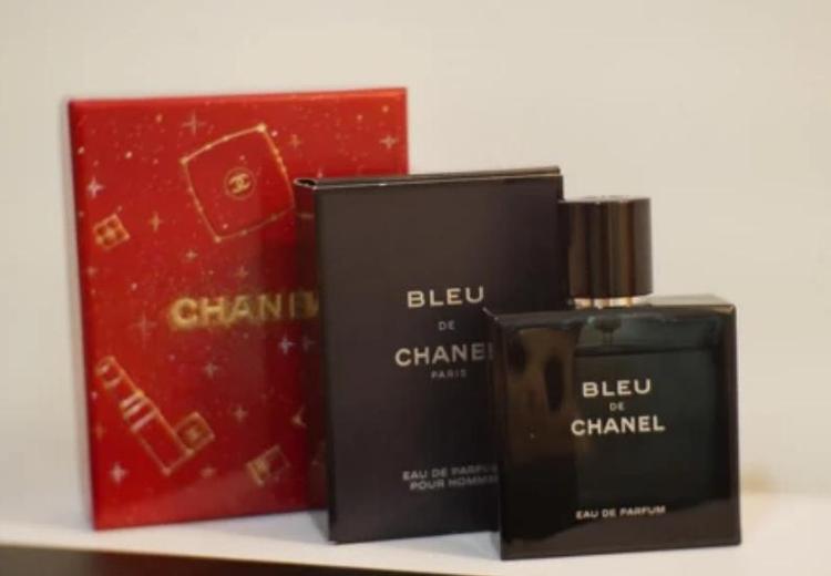 喷香水的女人代表什么