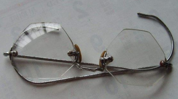 水晶石眼镜怎样鉴别真假