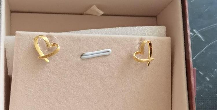 金耳钉养耳洞吗