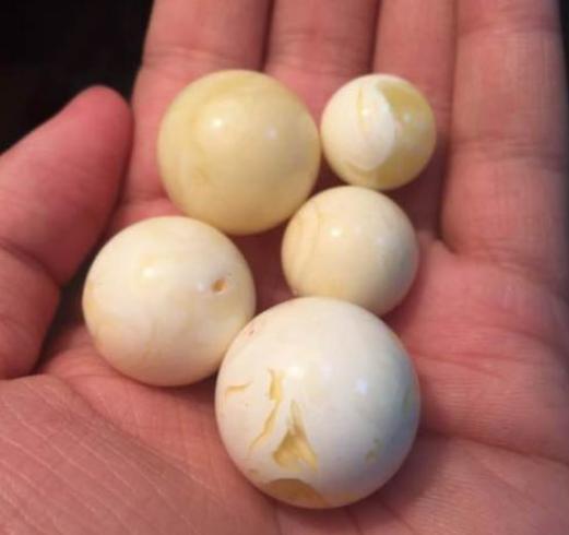 白蜜蜡和黄蜜蜡哪个好