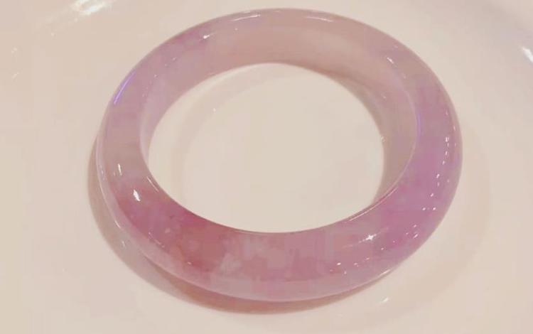 玉髓手镯是合成的还是天然的