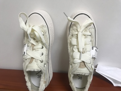 黑裤子为什么不能配白鞋