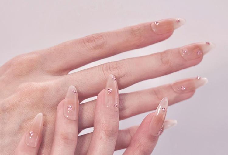 甲片贴久了的危害