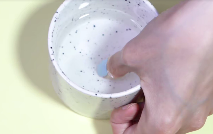 穿戴甲没有解胶剂怎么卸