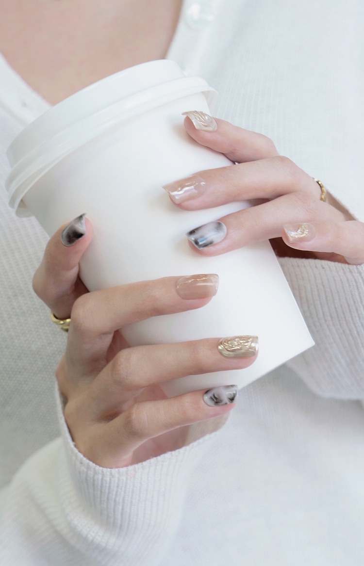 温柔简约ins美甲短款