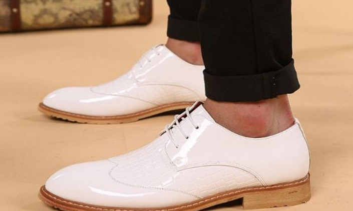 白皮鞋蹭出黑条刷不掉