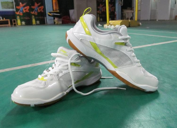 羽毛球鞋和跑步鞋的区别