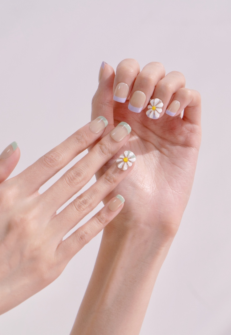 手黑适合的美甲颜色