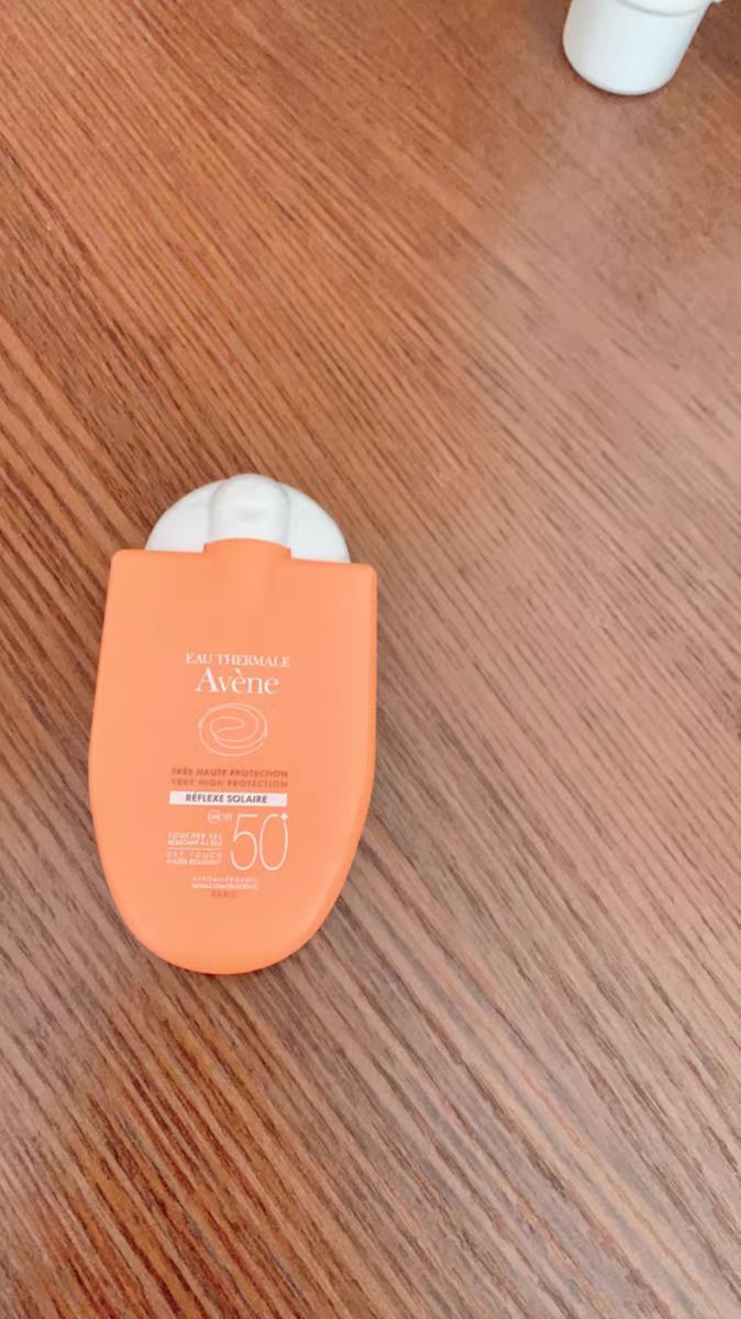 雅漾修复霜和修护舒缓保湿霜有什么区别