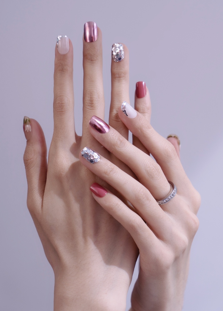 手黑适合的美甲颜色