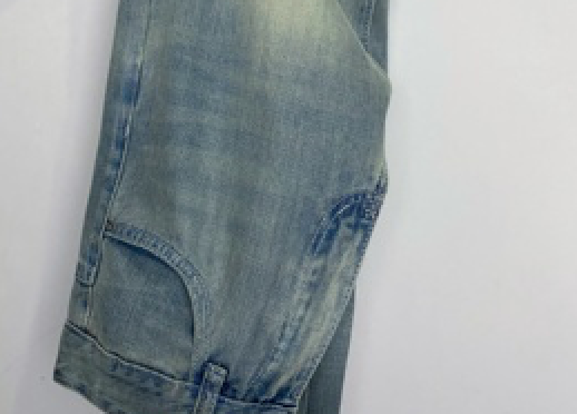 牛仔裤建议买大一码还小一码