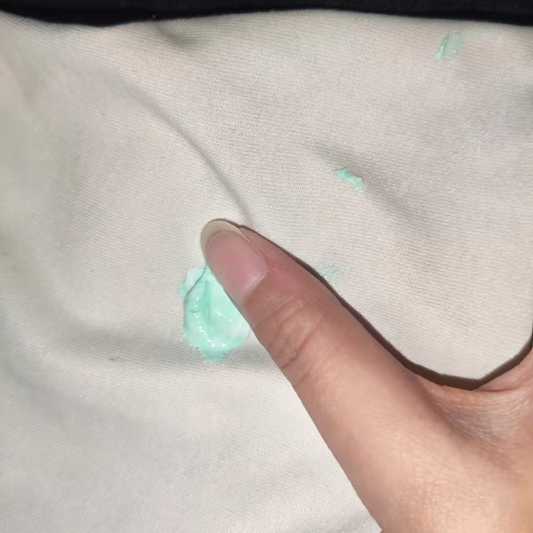 指甲油弄衣服上怎么洗