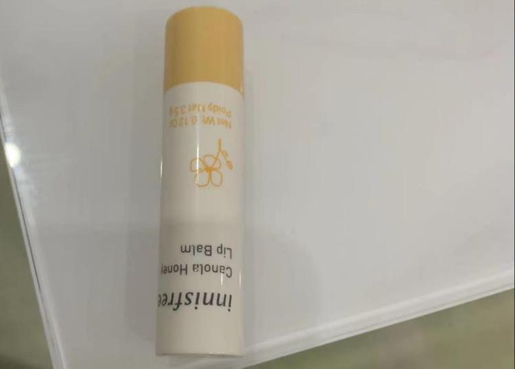 唇霜和润唇膏有什么区别