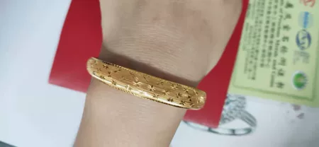 黄金手镯的寓意和象征