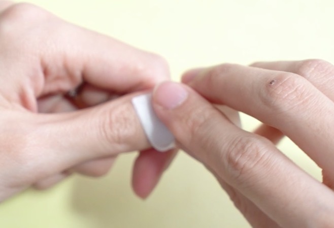 底胶粘甲片结实吗