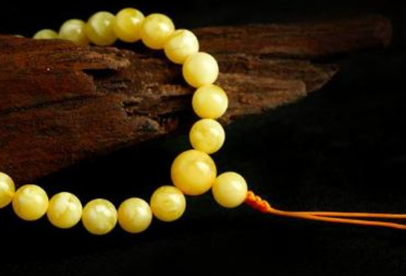 为什么晚上不能戴蜜蜡