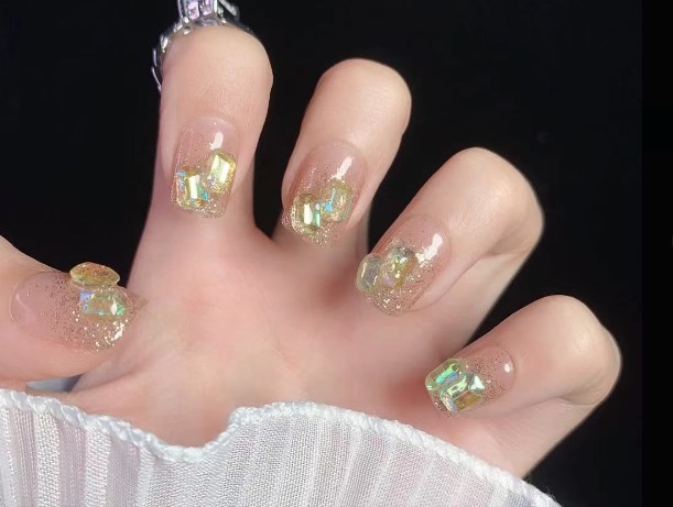 贴甲片有短的吗