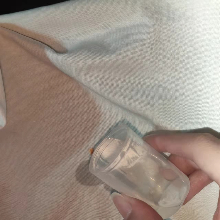 指甲油弄衣服上怎么洗