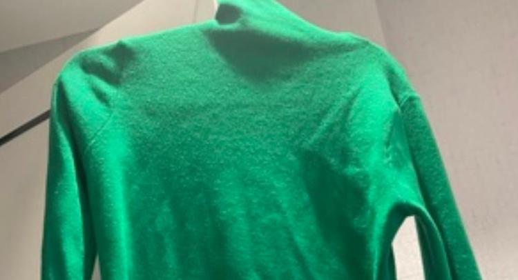 深绿色衣服显白还是显黑