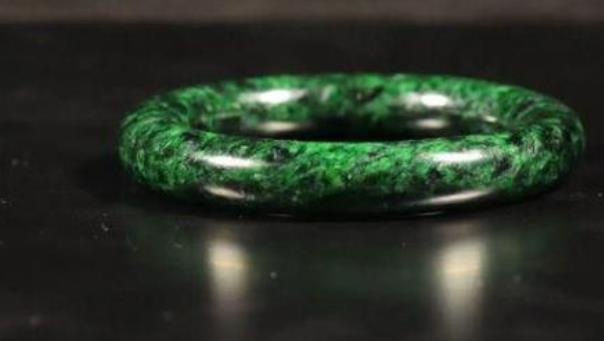 铁龙生与翡翠的区别