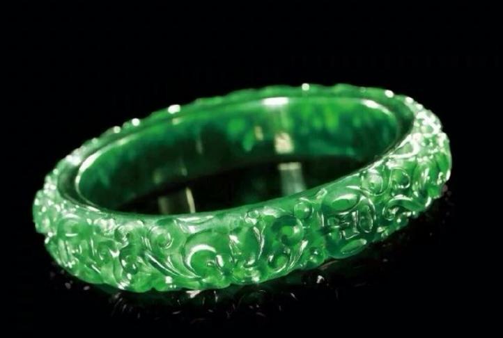 玉镯有裂纹还能戴吗