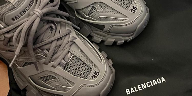 一个正B一个反B是什么牌子