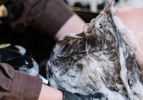 一天不洗头就很油要天天洗吗