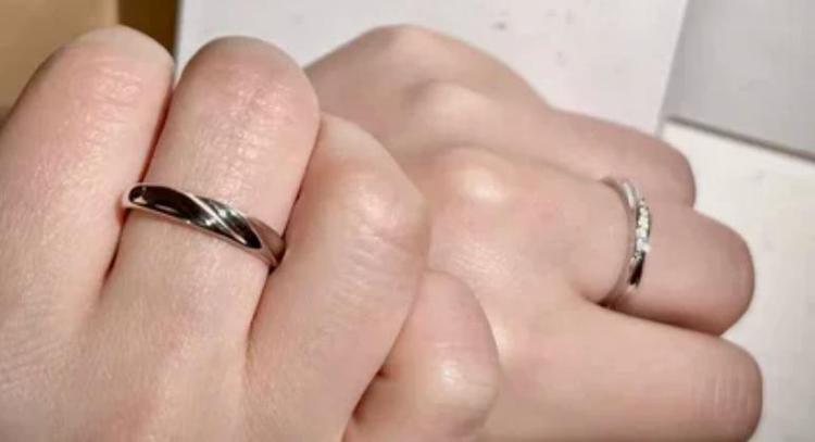 左手无名指戴戒指代表什么