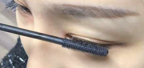 睫毛打底怎么卸干净