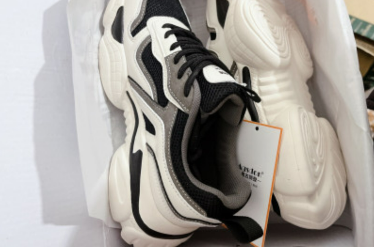 鞋子掉色属于质量问题吗?