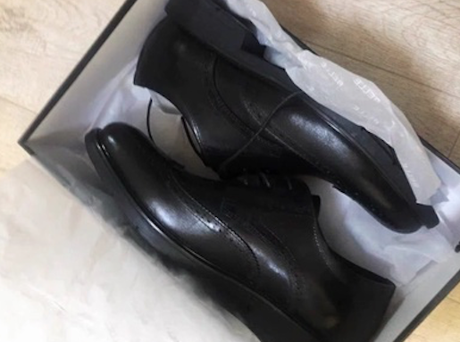 皮鞋买大一点还是小一点