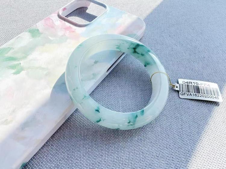 翡翠和和田玉哪个养人