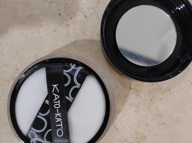 用了定妆喷雾还要用散粉吗