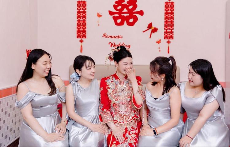 冰透美甲适合搭配哪些首饰？