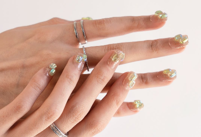 贴甲片最好是长指甲还是短指甲