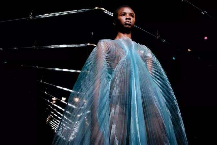 服装高定是什么意思