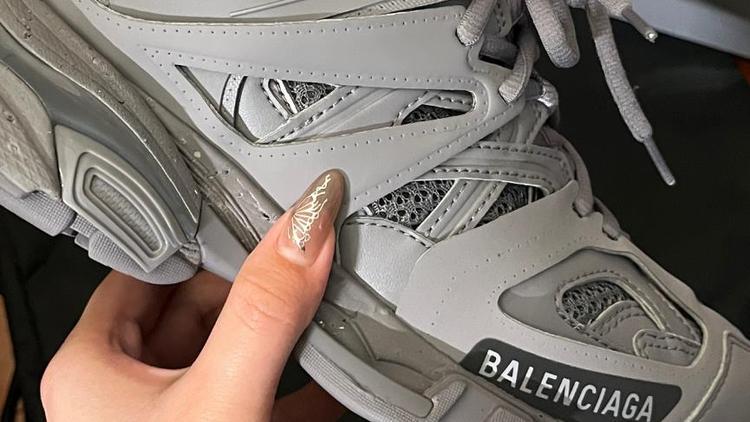 一个正B一个反B是什么牌子