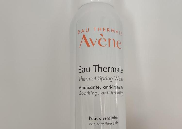 雅漾喷雾里面就是水吗