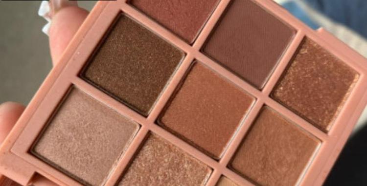 眼影可以当腮红用吗