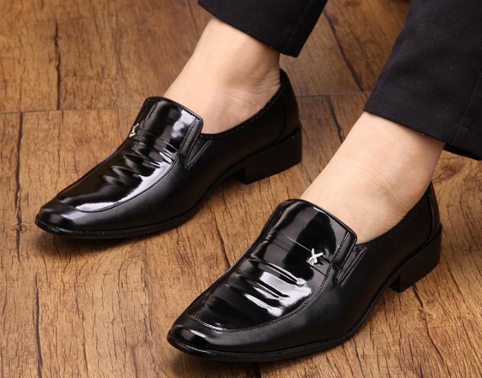 皮鞋越穿越松还是越紧