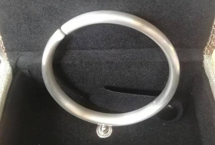 千足银手镯是纯银吗